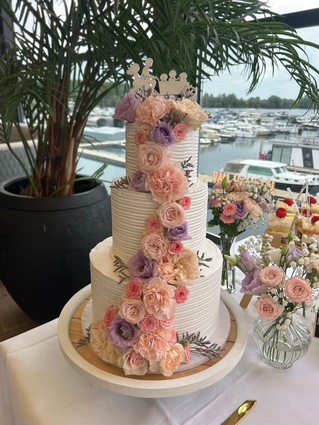 Conny's Cakes & Flowers foto 2