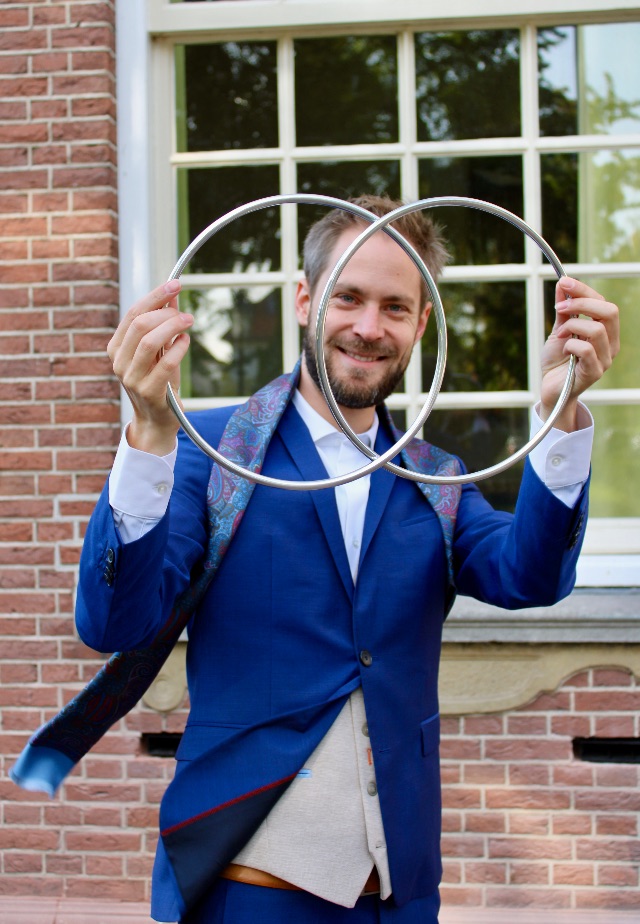 De Goochelende Trouwambtenaar foto 1