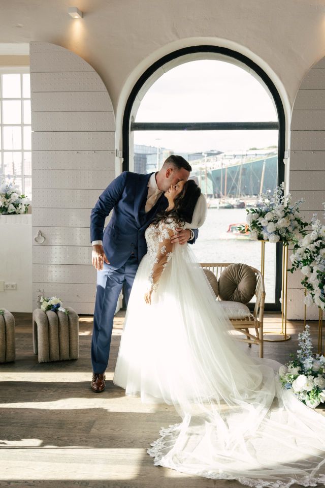 See Love Marry foto 3