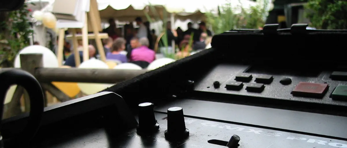Nodig je collega's alleen voor de receptie uit of ook voor het feest?