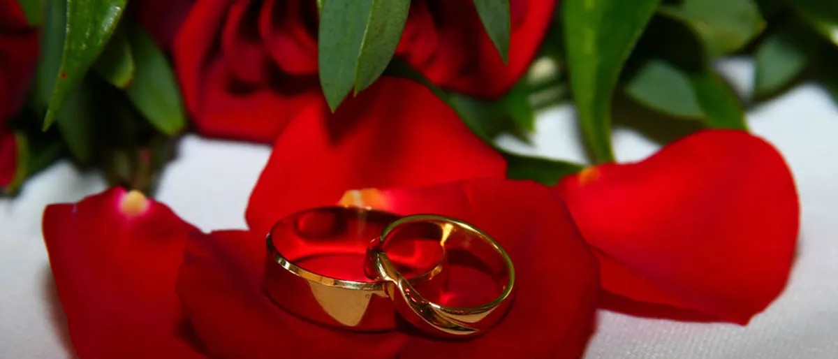 Horen ringen en bloemen bij een geregistreerd partnerschap?